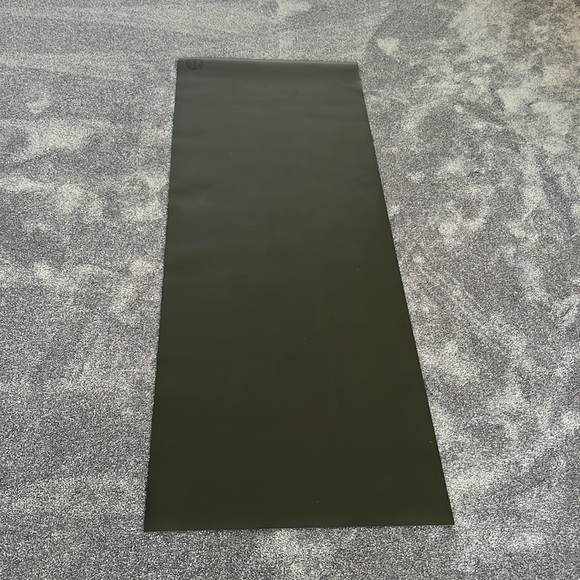 Lululemon The Reversible Mat 5mm in Black - Picture 5 of 5